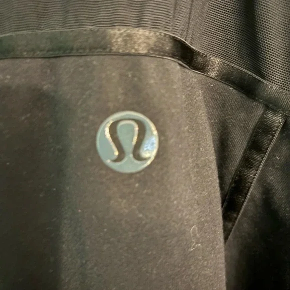 Lululemon Womens Sz 8 Sirsa tank top‎ built in shelf bra ribbon and mesh details - Picture 2 of 6